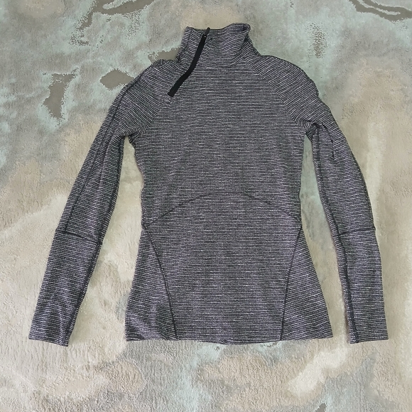 Lululemon Brisk Running 1/2‎ Zip - Picture 2 of 9